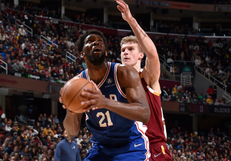 周琦刷新里程碑，拜仁慕尼黑季后赛力克洛杉矶快船，晋级概率达75％的简单介绍